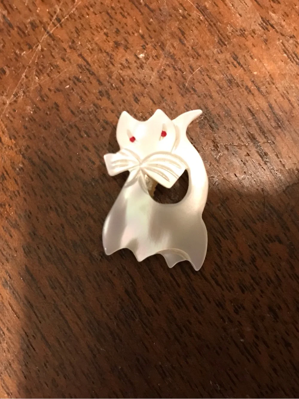 Adorable Vintage Mother of Pearl Kitty Cat Brooch Pin